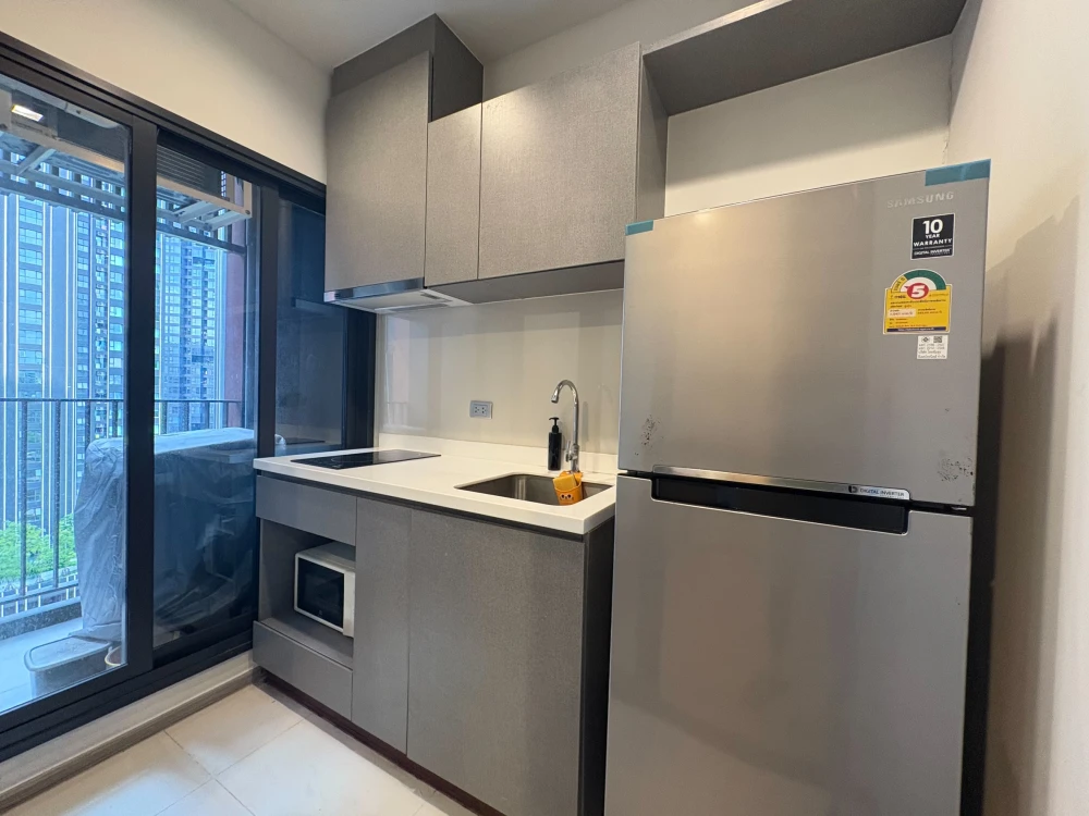For rent!! Life Asoke Hype Condo, 15th floor, beautiful room, fully furnished, ready to move in. Don't miss out! Reserve now!!