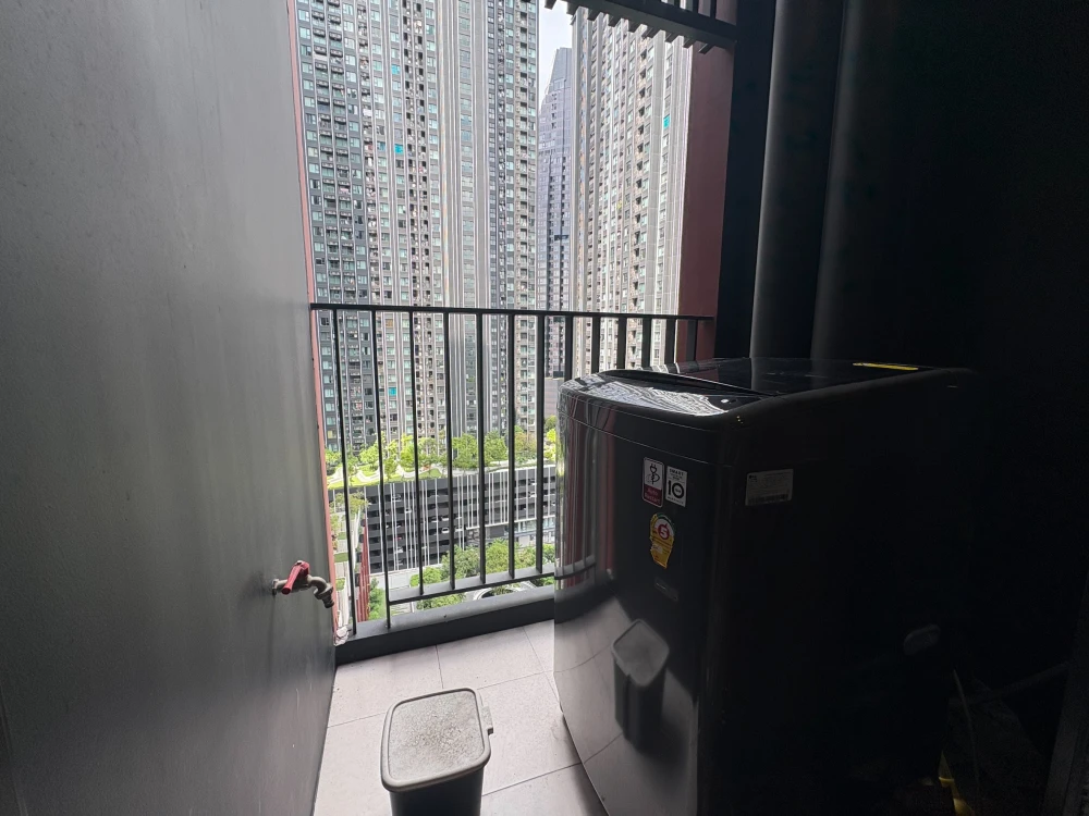 For rent!! Life Asoke Hype Condo, 15th floor, beautiful room, fully furnished, ready to move in. Don't miss out! Reserve now!!