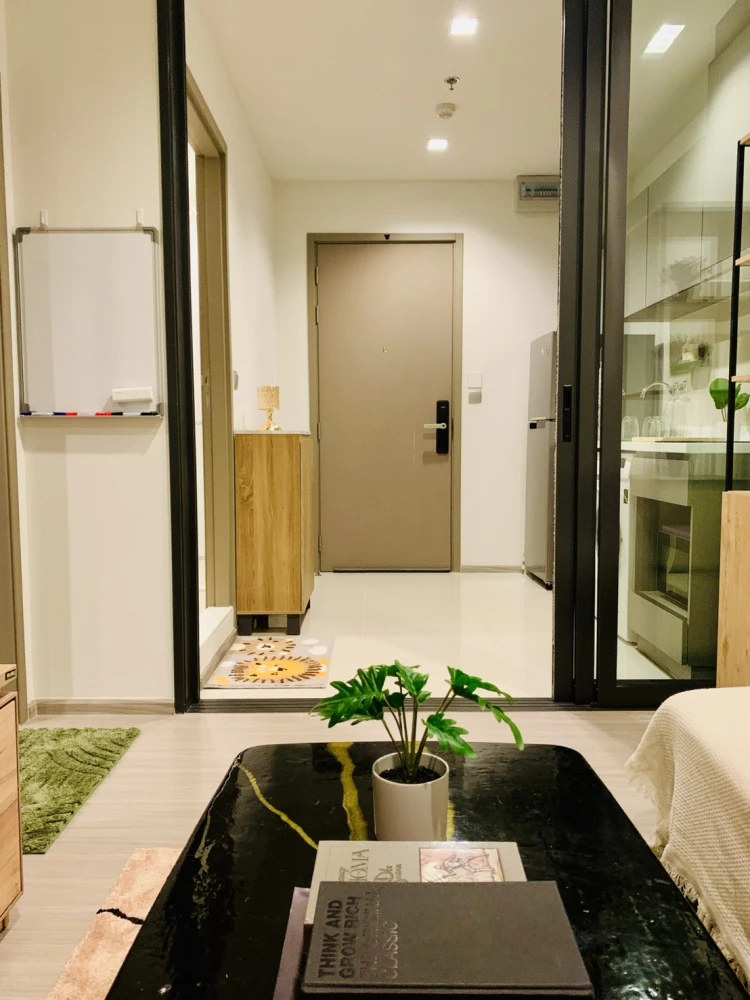 For rent: Life Asoke Hype Condo, 17th floor, beautiful unit, fully furnished, ready to move in. Don't miss it!!