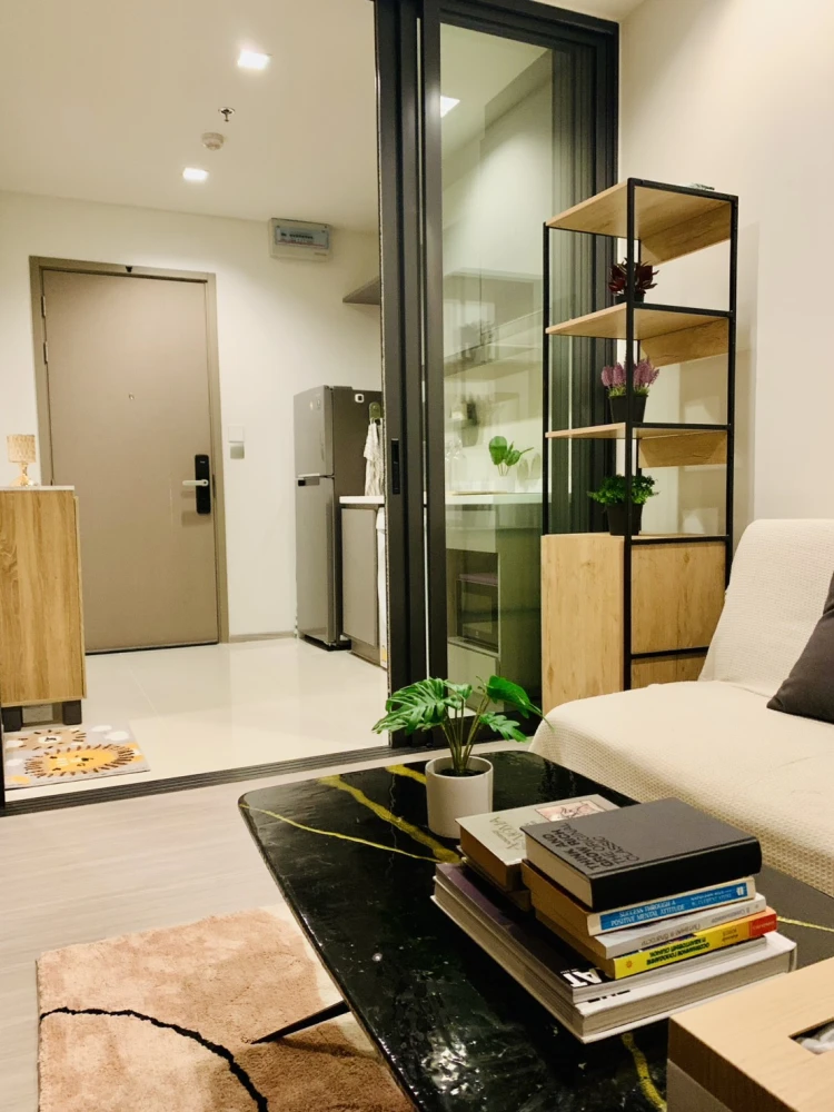 For rent: Life Asoke Hype Condo, 17th floor, beautiful unit, fully furnished, ready to move in. Don't miss it!!