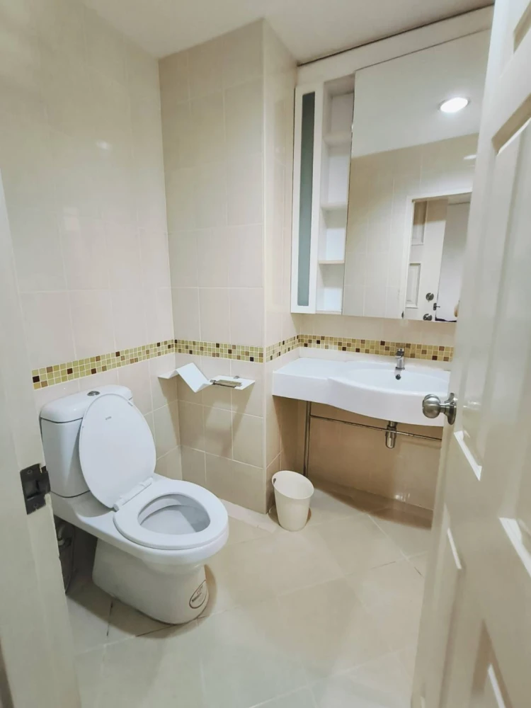 For rent: Condo Life at BTS Tha Phra, white room, comfortable, spacious, ready to move in. You shouldn't miss it.