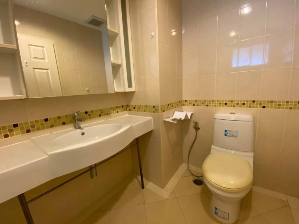 For rent!! Condo Life @ BTS Tha Phra, room number 18/235, ready to move in, friendly price, don't miss it!!