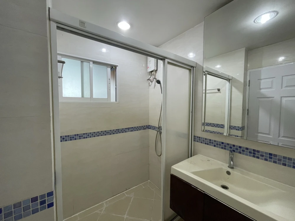 Condo for rent! Life @ Ratchada-Huai Khwang, 6th floor, beautiful room, fully furnished, ready to move in, great price, don't miss it!!