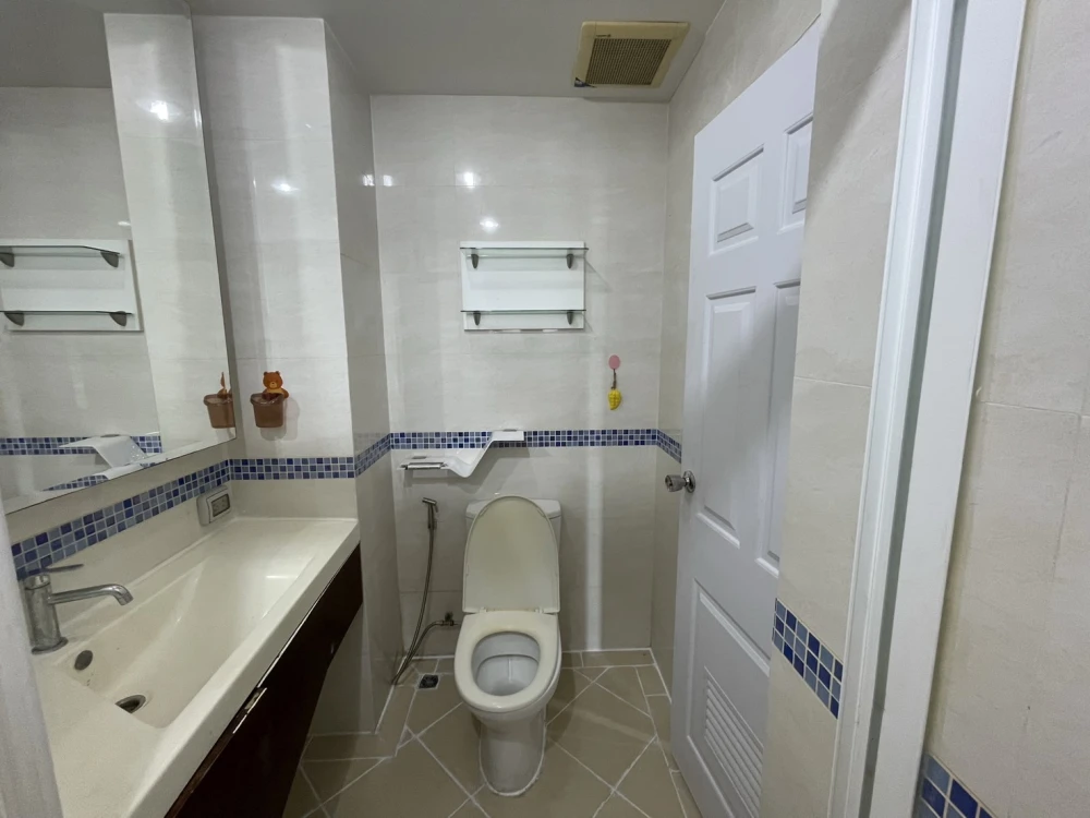 Condo for rent! Life @ Ratchada-Huai Khwang, 6th floor, beautiful room, fully furnished, ready to move in, great price, don't miss it!!