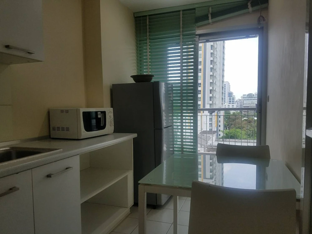For rent!! Condo Life @ Sathorn 10, room number 48/44, fully furnished, high floor, beautiful view, don't wait, hurry up and book now!!