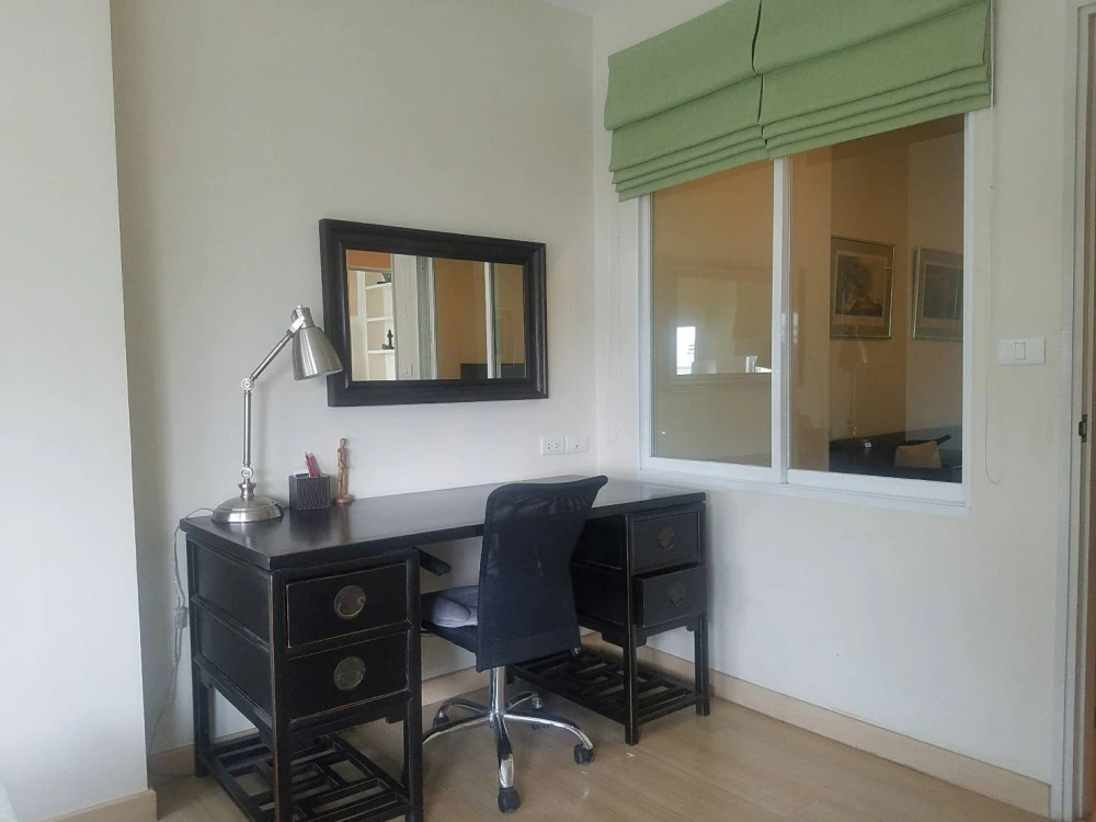 For rent!! Condo Life @ Sathorn 10, room number 48/44, fully furnished, high floor, beautiful view, don't wait, hurry up and book now!!