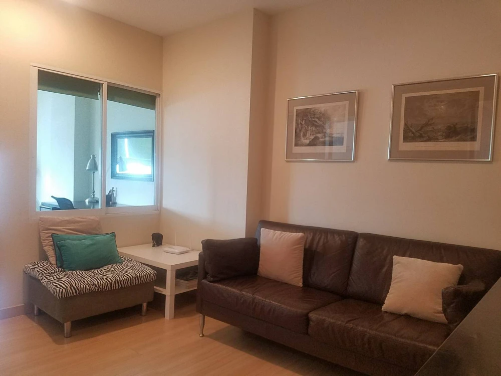 For rent!! Condo Life @ Sathorn 10, room number 48/44, fully furnished, high floor, beautiful view, don't wait, hurry up and book now!!