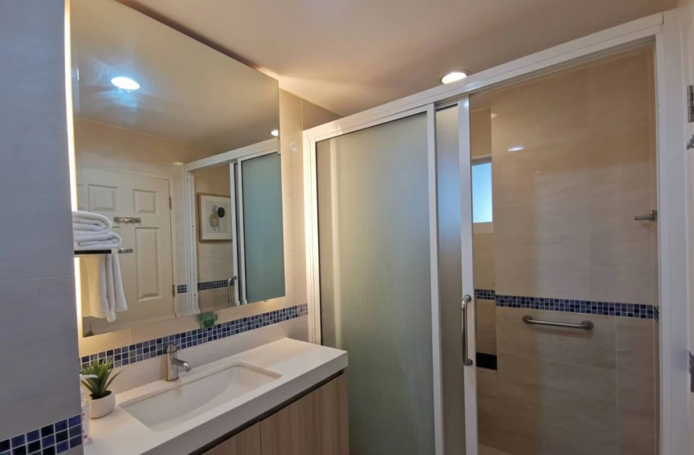 Condo for rent, Life @ Sukhumvit 65, the room has a lot of usable space, fully decorated with functions, book and you will not be disappointed.