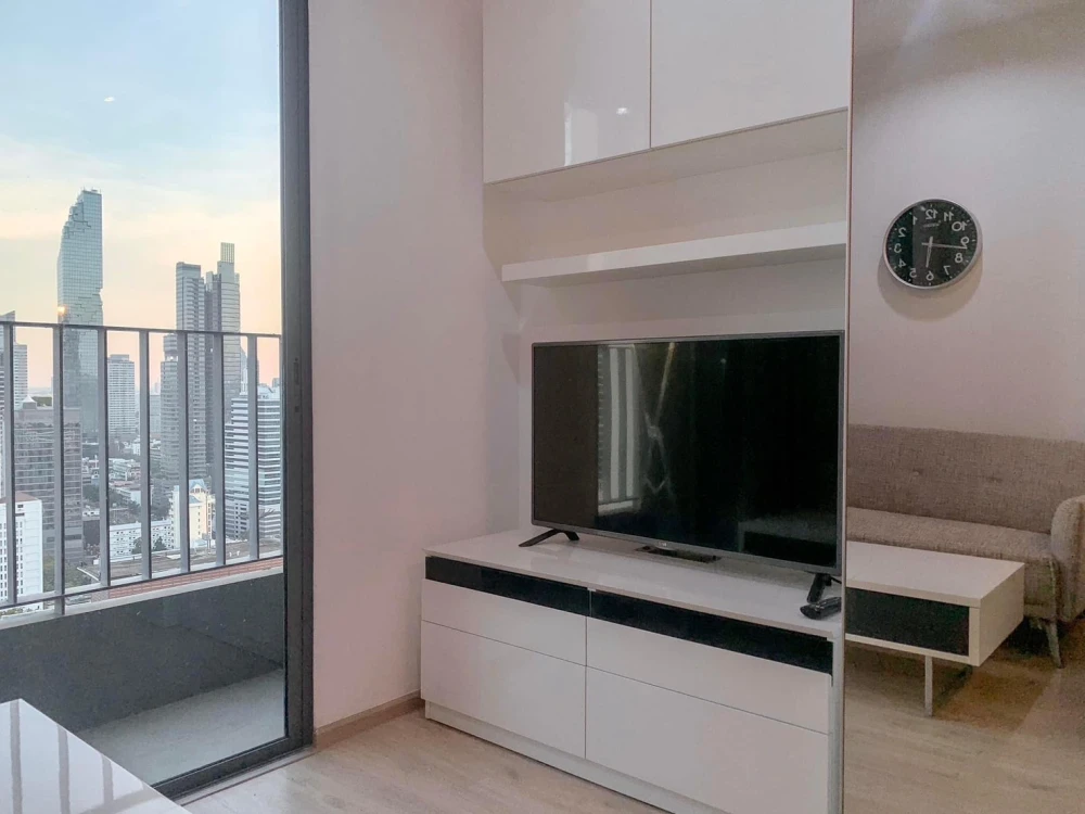 Condo for rent, Ideo Q Chula-Samyan, beautiful built-in room pool view Complete facilities. Urgent!