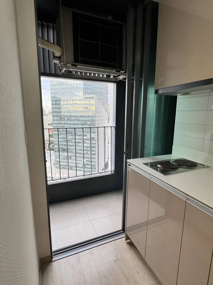 For rent!! Condo Ideo Q Chula-Samyan, room number 660/1474, the most spacious room. You can't reserve it anymore. Don't miss it!!