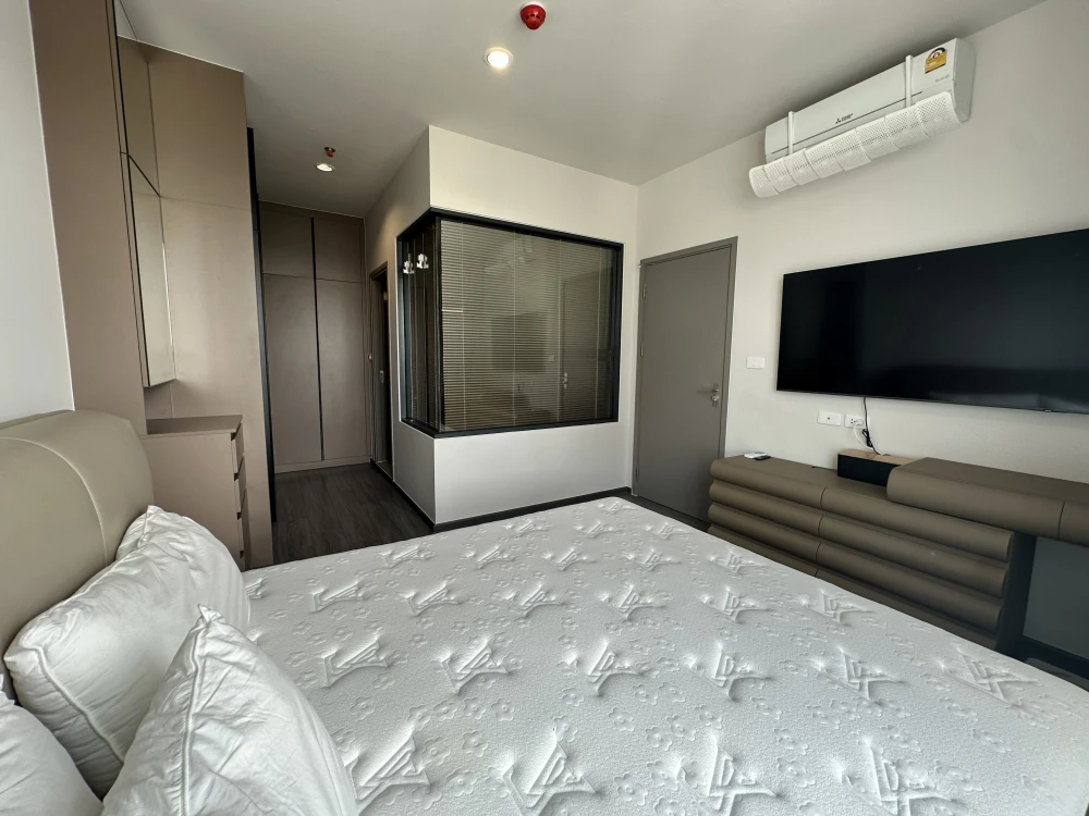 For rent!! Ideo Sukhumvit - Rama 4 Condo, 12A Floor, beautifully decorated. Reserve now and you'll regret it! Ready to move in! Don't miss out!!