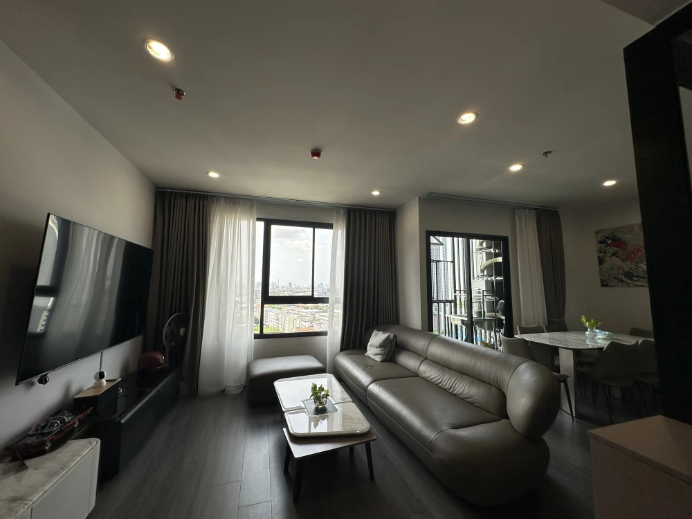 For rent!! Ideo Sukhumvit - Rama 4 Condo, 12A Floor, beautifully decorated. Reserve now and you'll regret it! Ready to move in! Don't miss out!!