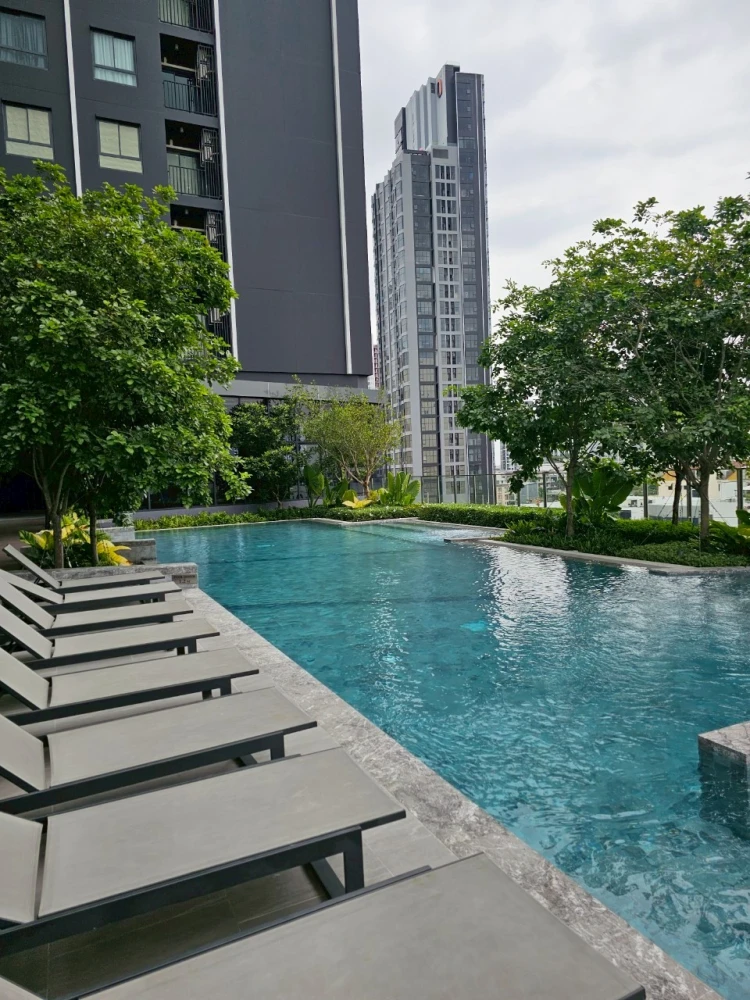 For rent!! Condo Ideo Sukhumvit - Rama 4, 8th floor, swimming pool view, beautiful room, convenient transportation, ready to move in, don't miss it!!