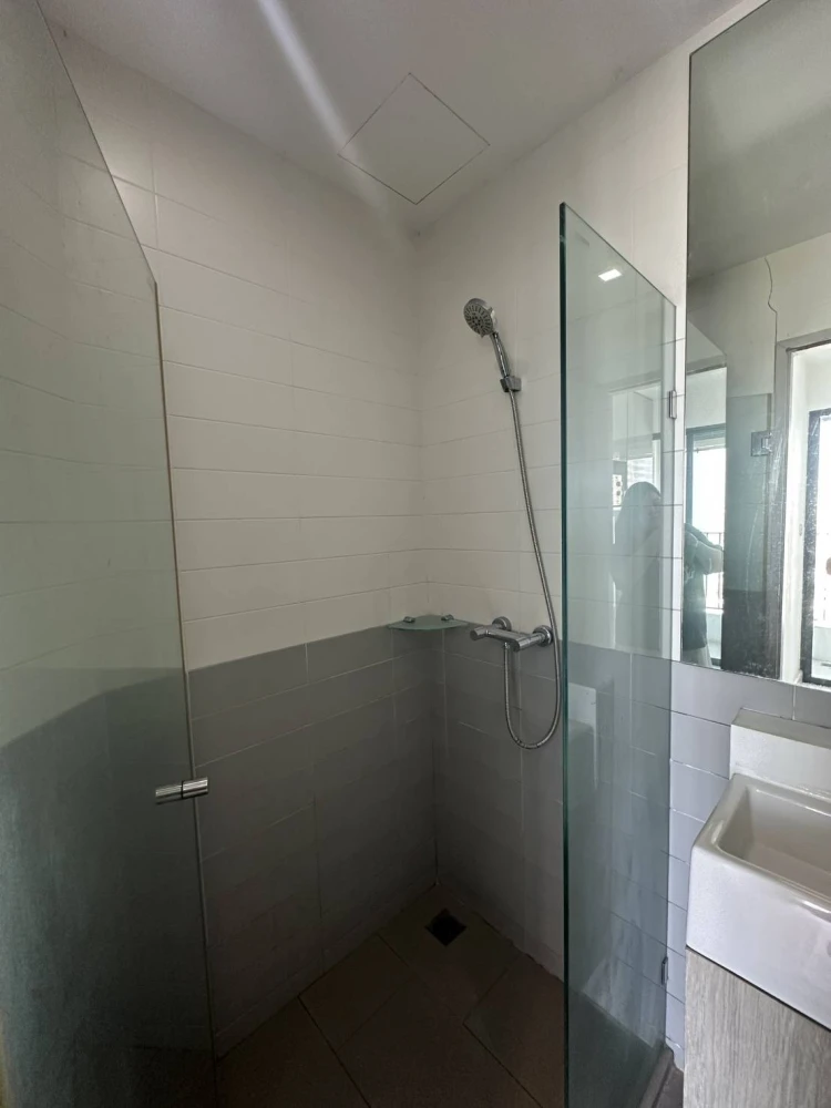 Condo for rent, Ideo Mobi Sathorn-Taksin, beautiful pool view, convenient transportation, good location, worth investing, don't miss it!!