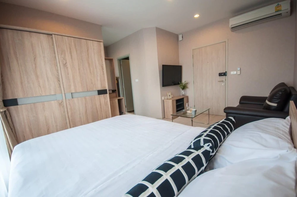 For rent!! Condo Ideo Mobi Sukhumvit Eastgate, 18th floor, swimming pool view, fully furnished, don't miss it!!