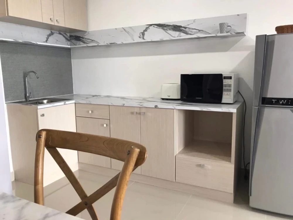 For rent!! Condo Iris Avenue On Nut - Wongwaen, 5th floor, Building 3, swimming pool view, fully furnished, ready to move in, don't miss it!!