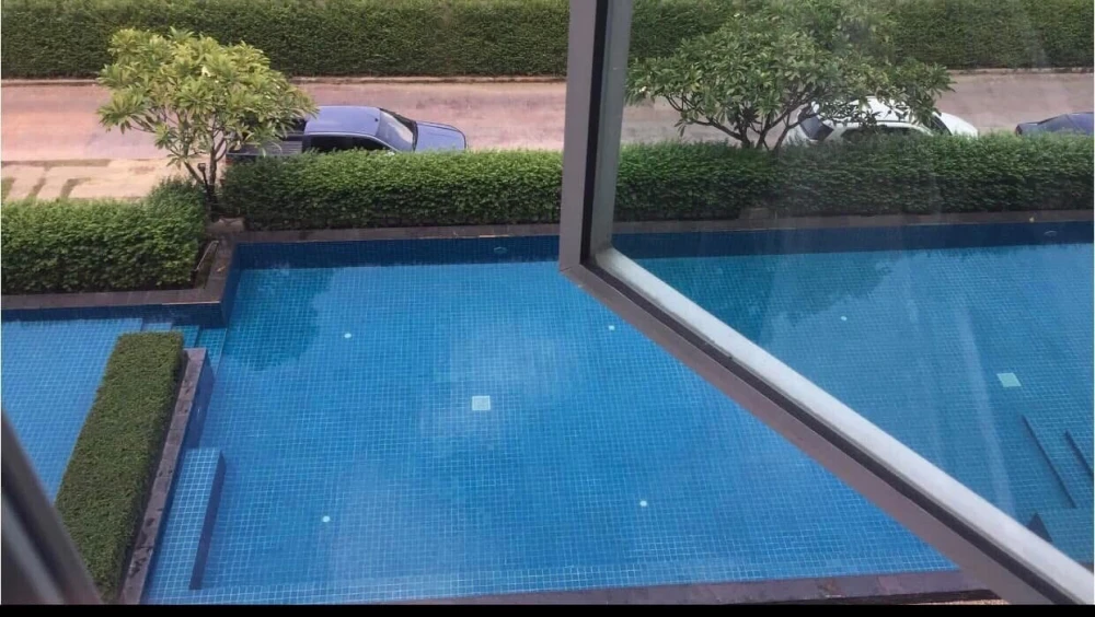 For rent!! Condo Iris Avenue On Nut - Wongwaen, 5th floor, Building 3, swimming pool view, fully furnished, ready to move in, don't miss it!!