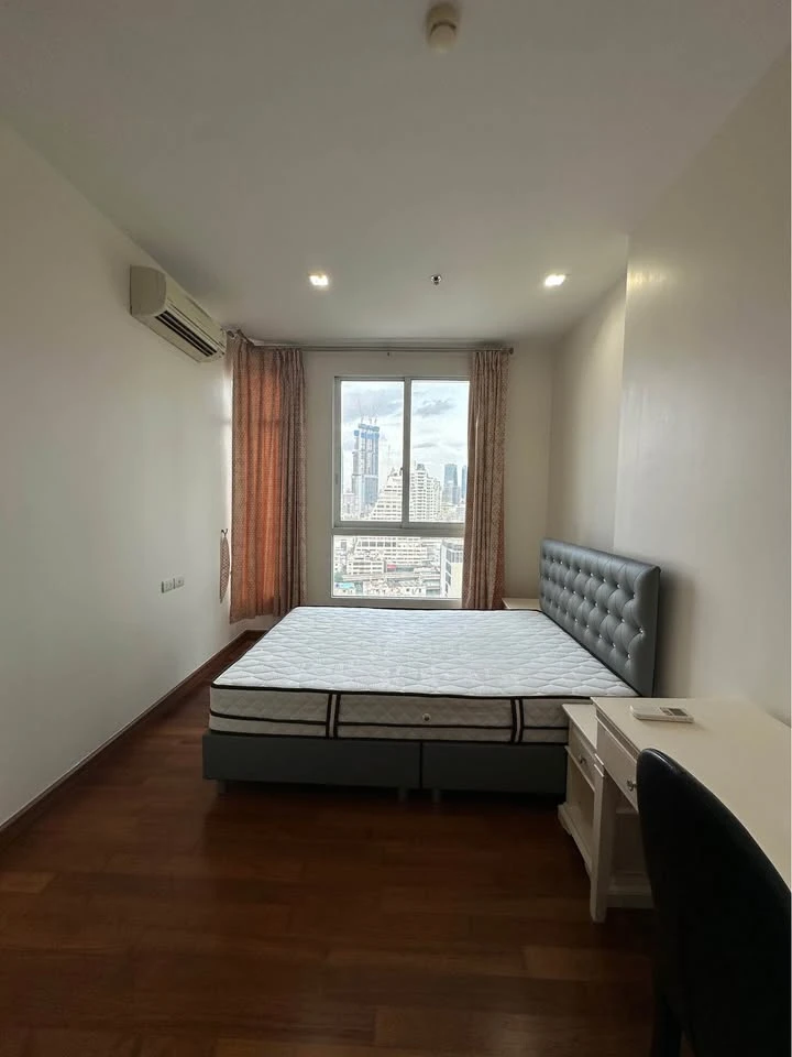 For rent: Condo Ivy Sathorn 10, 19th floor, bright, spacious, airy, comfortable room, fully furnished, hurry and book now.