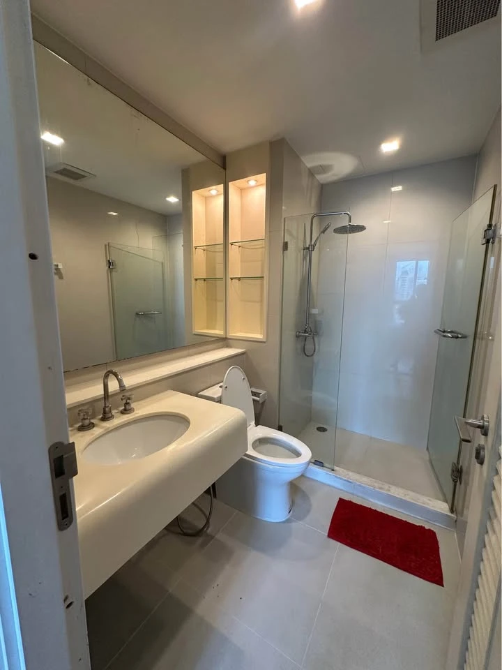 For rent: Condo Ivy Sathorn 10, 19th floor, bright, spacious, airy, comfortable room, fully furnished, hurry and book now.