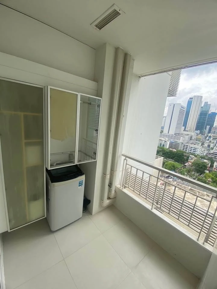 For rent: Condo Ivy Sathorn 10, 19th floor, bright, spacious, airy, comfortable room, fully furnished, hurry and book now.