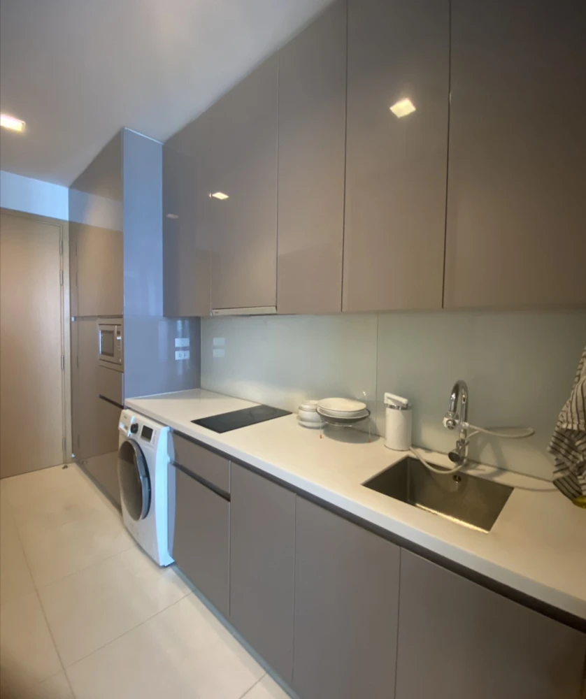 For rent!! Condo Hyde Sukhumvit 13, 7th floor, fully furnished, ready to move in, don't miss it, hurry up and book now!!