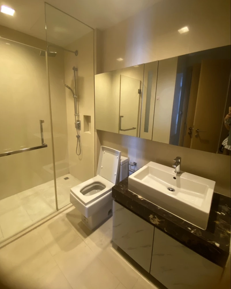 For rent!! Condo Hyde Sukhumvit 13, 7th floor, fully furnished, ready to move in, don't miss it, hurry up and book now!!