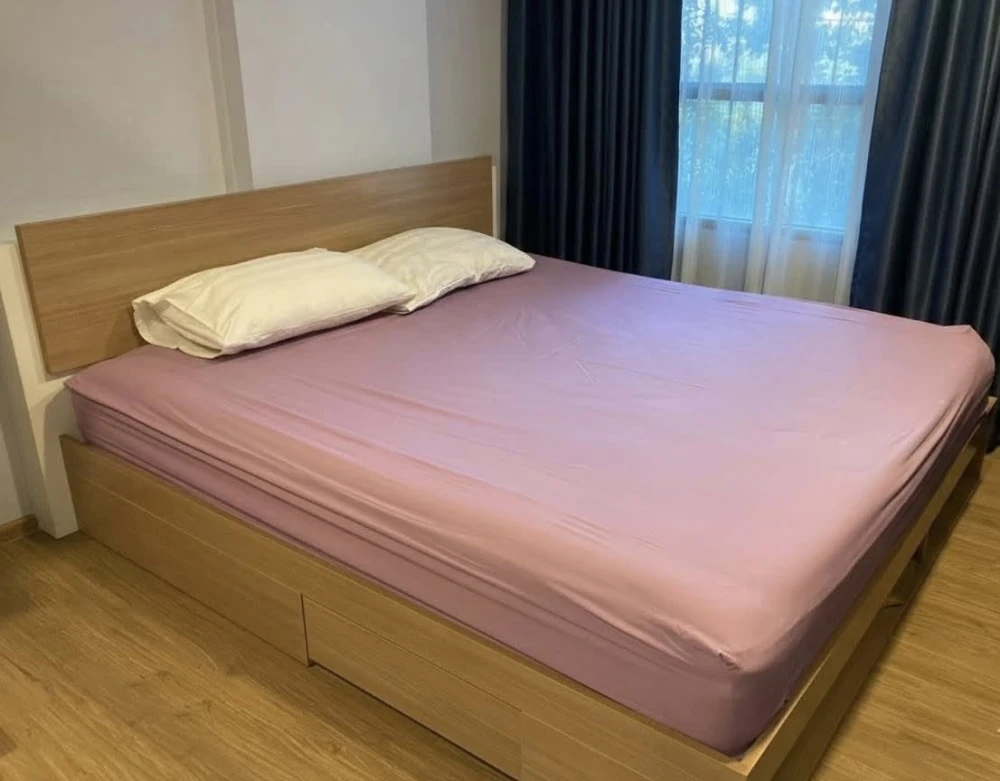 Quality condo for rent in a prime location near the BTS Skytrain, Chaengwattana, at PROUD III Chaengwattana. Fully furnished and ready to move in. Boo images