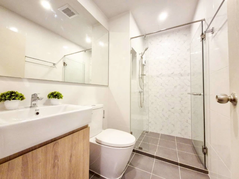 Condo for rent, Chewathai Pinklao, nice decorated room. Complete facilities, great price, if you miss it you will regret it later.