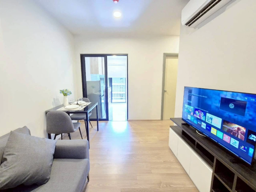 Condo for rent, Chewathai Pinklao, nice decorated room. Complete facilities, great price, if you miss it you will regret it later.