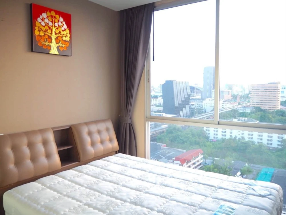 Condo for rent, Chewathai Ramkhamhaeng. Southwest facing unit on the 15th floor. Unobstructed view, overlooking Rajamangala Stadium at night – beautif