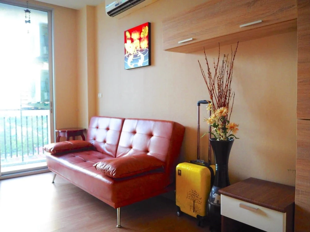 Condo for rent, Chewathai Ramkhamhaeng. Southwest facing unit on the 15th floor. Unobstructed view, overlooking Rajamangala Stadium at night – beautif