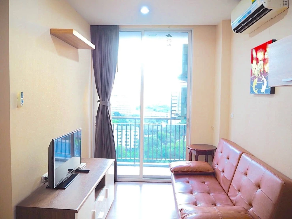Condo for rent, Chewathai Ramkhamhaeng. Southwest facing unit on the 15th floor. Unobstructed view, overlooking Rajamangala Stadium at night – beautif