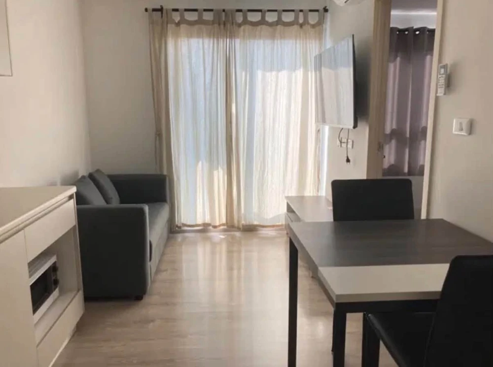 Condo for rent at Chewathai Phetkasem 27. The unit is move-in ready and comes with full amenities. Great price—book it now before it’s gone! images