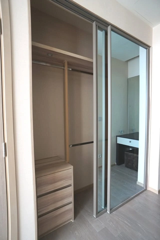 ให้เช่า คอนโดดิ เอส อโศก ห้องแต่งพร้อมอยู่ เฟอร์นิเจอร์ built-in ครบ ชั้น 32 ได้วิวสูง จองเลย