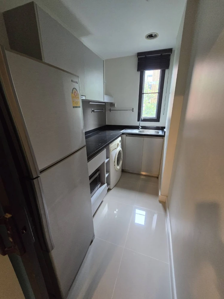 Fully furnished condo for rent at Zenith Place Sukhumvit 42. Private corner unit at a great price—book now!