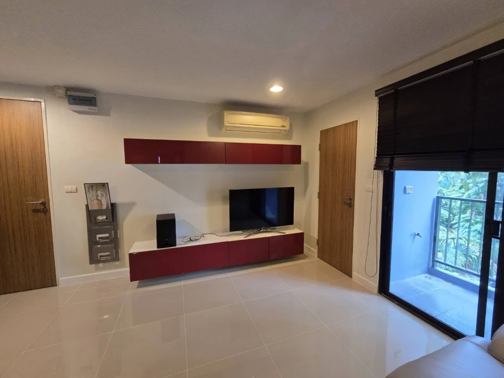Fully furnished condo for rent at Zenith Place Sukhumvit 42. Private corner unit at a great price—book now!