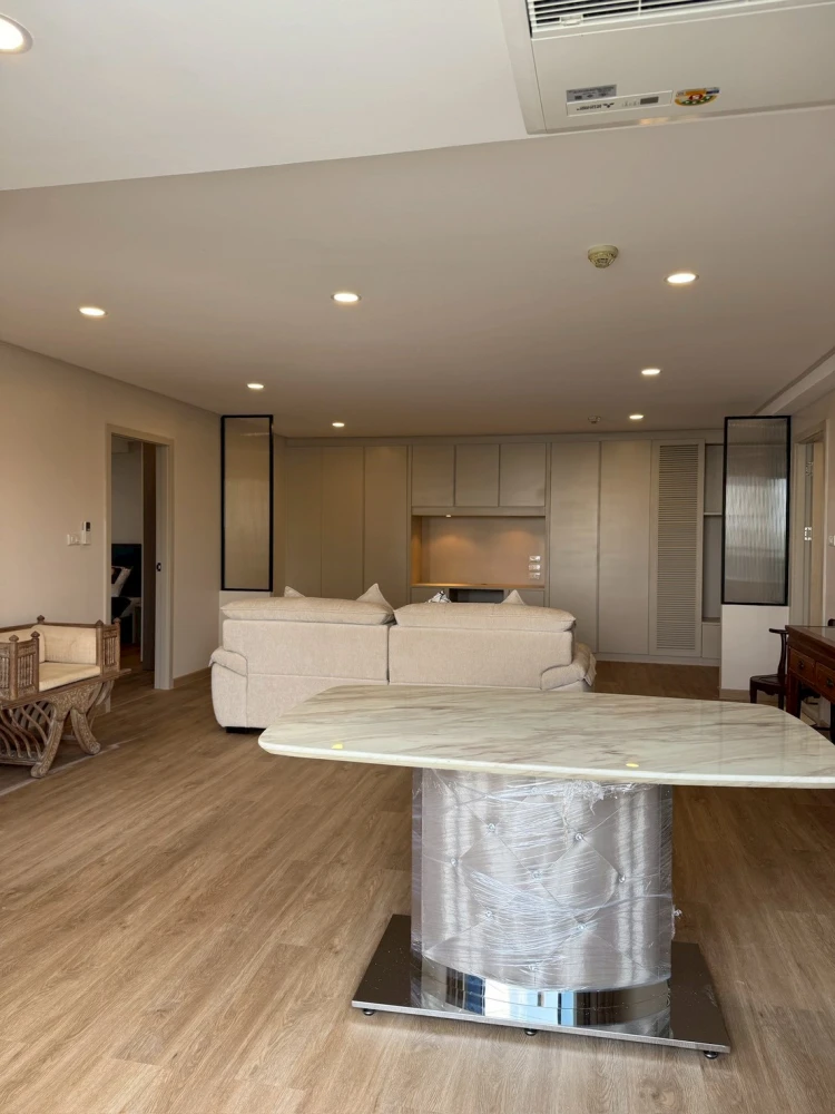For rent: Supalai Place Sukhumvit 39 condo. Ready to move in, spacious living area. Don't miss out!