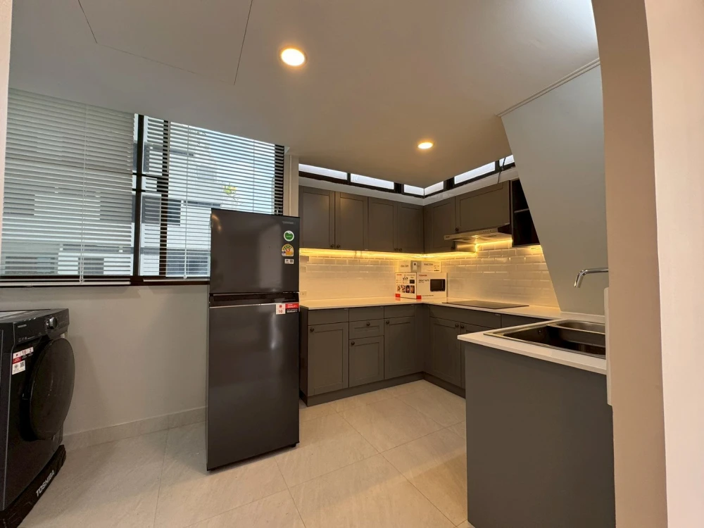 For rent: Supalai Place Sukhumvit 39 condo. Ready to move in, spacious living area. Don't miss out!