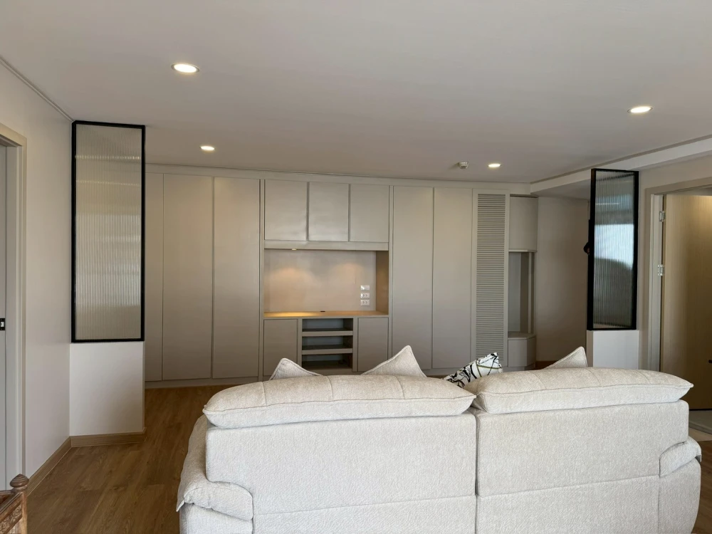 For rent: Supalai Place Sukhumvit 39 condo. Ready to move in, spacious living area. Don't miss out!