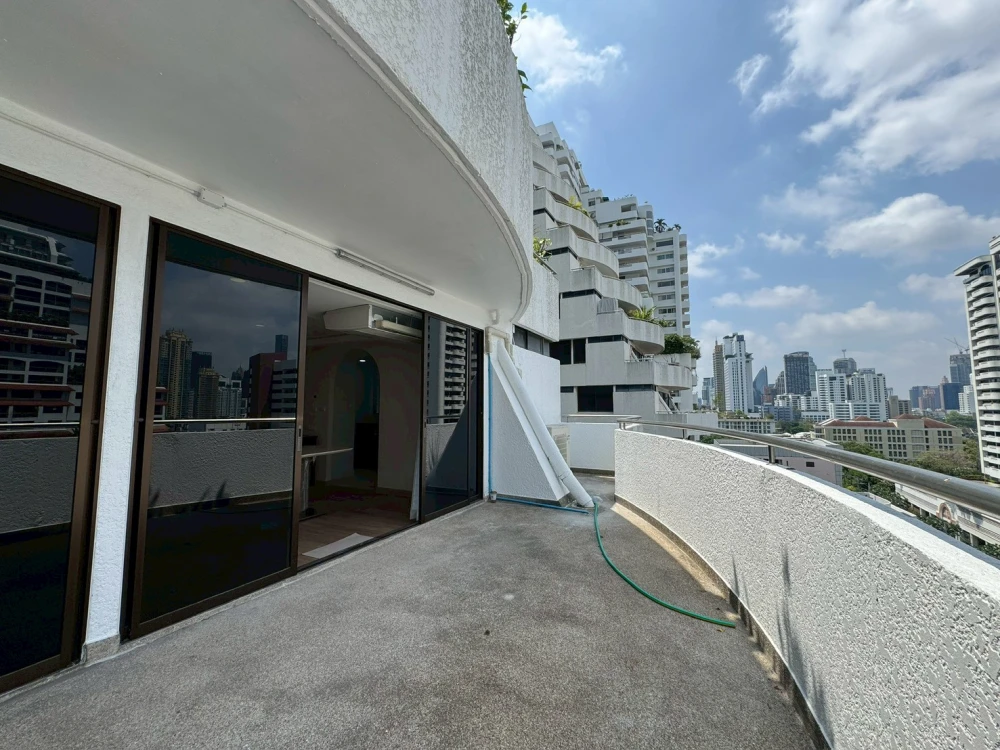 For rent: Supalai Place Sukhumvit 39 condo. Ready to move in, spacious living area. Don't miss out!