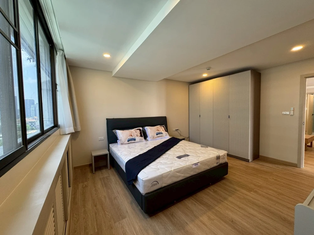 For rent: Supalai Place Sukhumvit 39 condo. Ready to move in, spacious living area. Don't miss out!