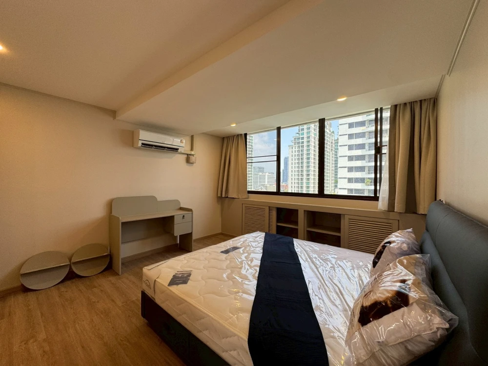 For rent: Supalai Place Sukhumvit 39 condo. Ready to move in, spacious living area. Don't miss out!