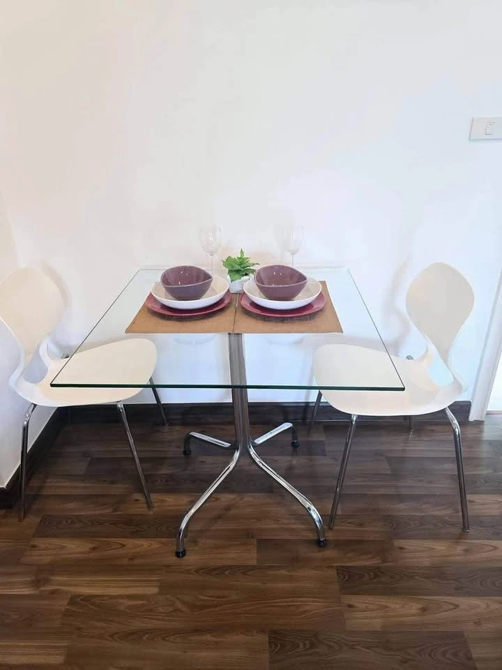 For rent: Ready-to-move-in condo, Park Exo, beautifully decorated, fully furnished, appliances included, just bring your bag and you're good to go.