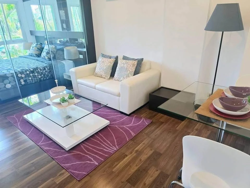 For rent: Ready-to-move-in condo, Park Exo, beautifully decorated, fully furnished, appliances included, just bring your bag and you're good to go.