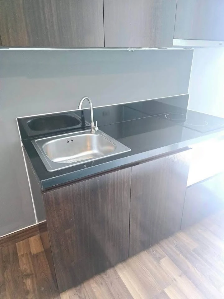 For rent: Ready-to-move-in condo, Park Exo, beautifully decorated, fully furnished, appliances included, just bring your bag and you're good to go.