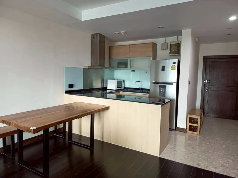 Condo for rent, Sathorn Gardens, 18th floor, with balcony offering stunning city views, near the BTS, ready to move in!!!