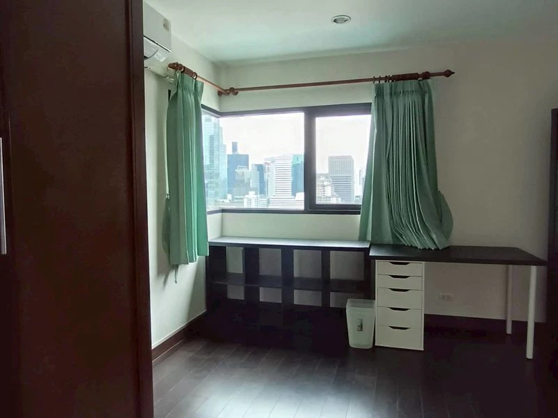 Condo for rent, Sathorn Gardens, 18th floor, with balcony offering stunning city views, near the BTS, ready to move in!!!