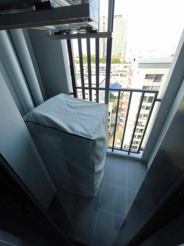 Condo for rent, Ideo Ramkhamhaeng - Lamsalee Station. Nicely decorated unit with high-quality built-in furniture. You'll regret missing out!