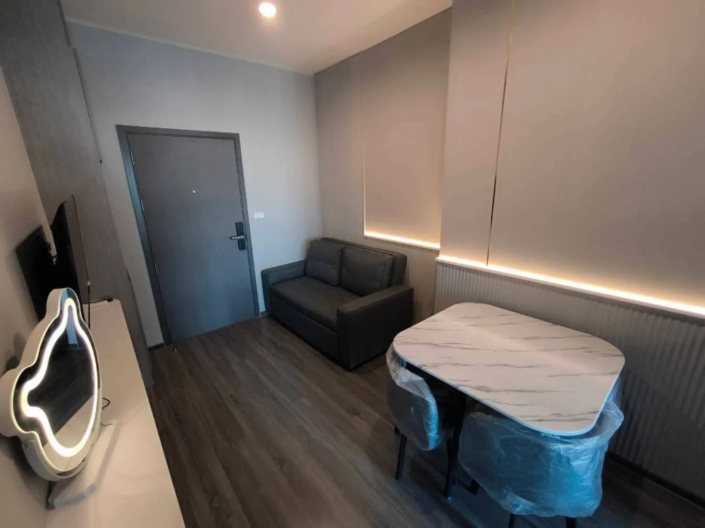 Condo for rent, Ideo Ramkhamhaeng - Lamsalee Station. Nicely decorated unit with high-quality built-in furniture. You'll regret missing out!