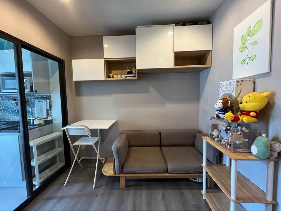 For rent: Riverside condo, The Politan Aqua, corner room, bedroom wall not attached to other rooms, quiet and private, book now.